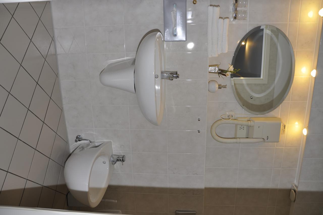 Basalt Hotel Restaurant Lounge Hohwacht Dış mekan fotoğraf